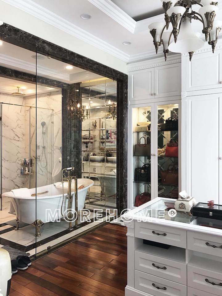 Thi công phòng tắm cao cấp sử dụng vách tắm kính cường lực giúp không gian được mở rộng tối đa Mẫu thiết kế và thi công nội thất biệt thự